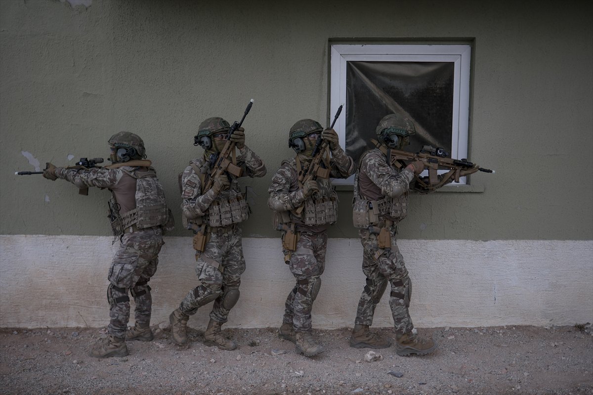 TSK'nın göz bebeği 'bordo bereliler' hayat kurtaran eğitimler alıyor