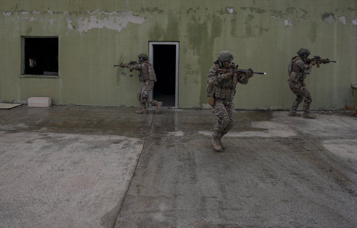 TSK'nın göz bebeği 'bordo bereliler' hayat kurtaran eğitimler alıyor