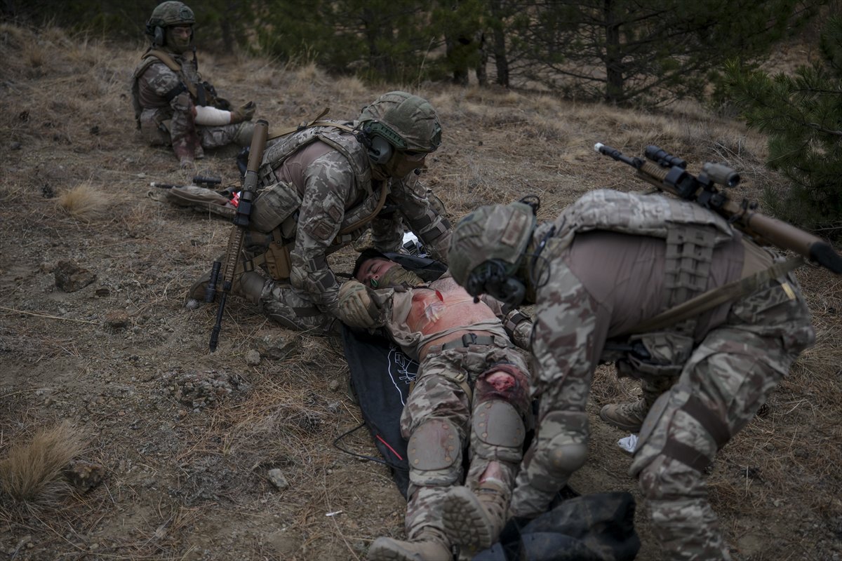 TSK'nın göz bebeği 'bordo bereliler' hayat kurtaran eğitimler alıyor