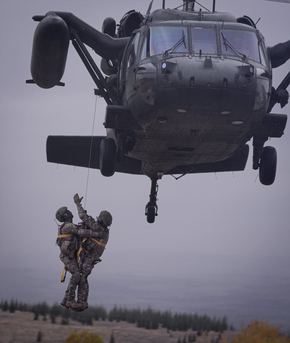 TSK'nın göz bebeği 'bordo bereliler' hayat kurtaran eğitimler alıyor