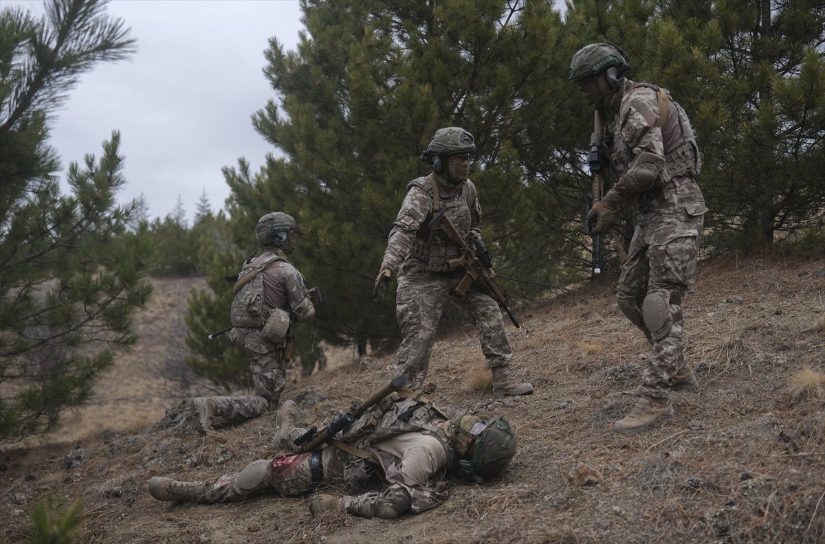 TSK'nın göz bebeği 'bordo bereliler' hayat kurtaran eğitimler alıyor