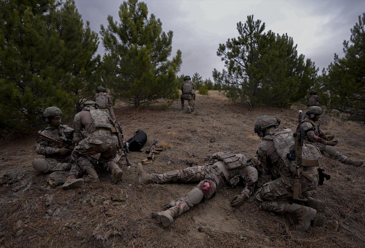 TSK'nın göz bebeği 'bordo bereliler' hayat kurtaran eğitimler alıyor