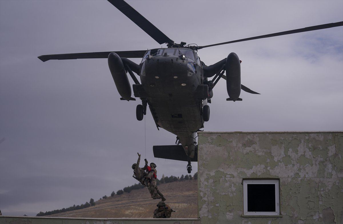 TSK'nın göz bebeği 'bordo bereliler' hayat kurtaran eğitimler alıyor