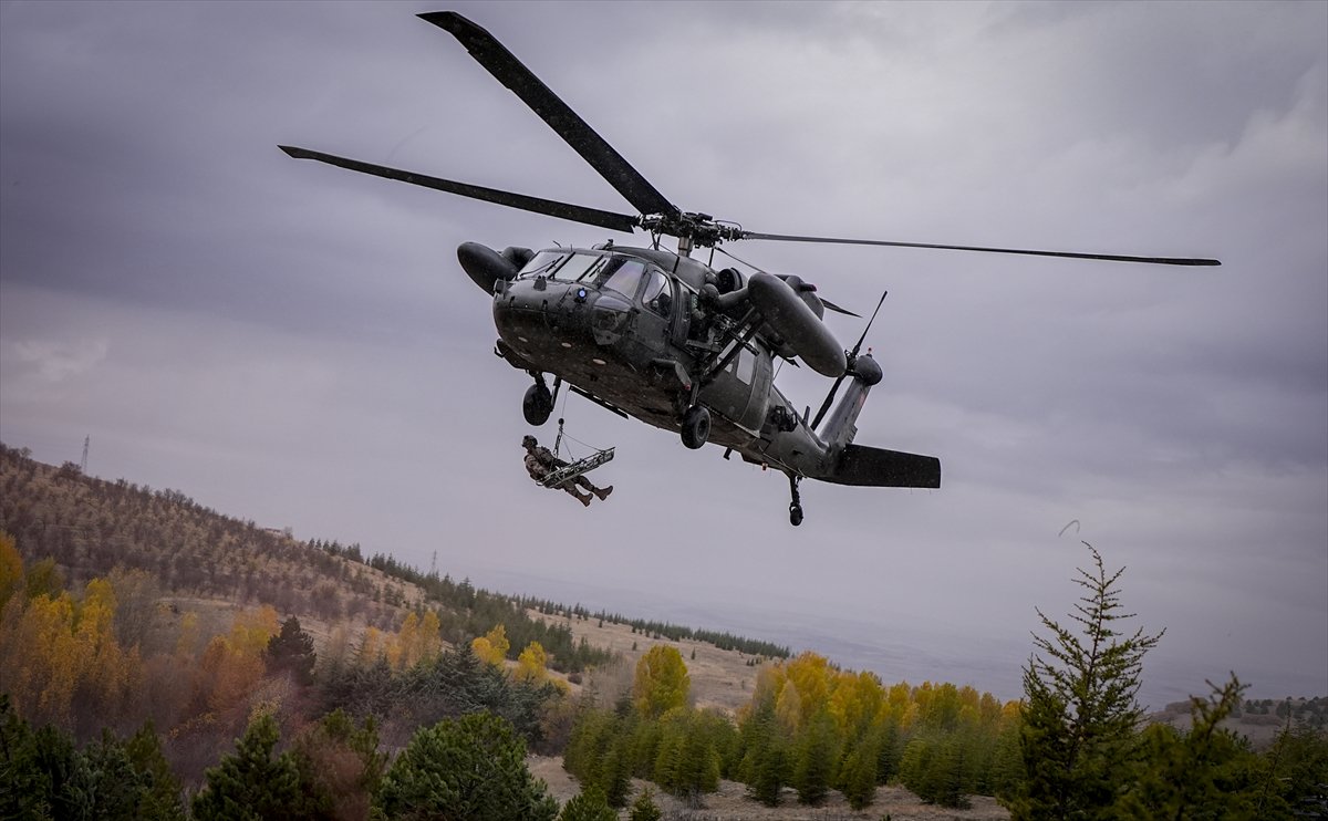 TSK'nın göz bebeği 'bordo bereliler' hayat kurtaran eğitimler alıyor