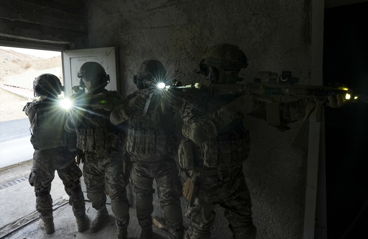 TSK'nın göz bebeği 'bordo bereliler' hayat kurtaran eğitimler alıyor