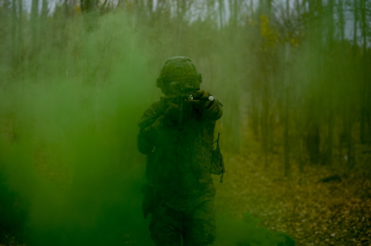 TSK'nın göz bebeği 'bordo bereliler' hayat kurtaran eğitimler alıyor