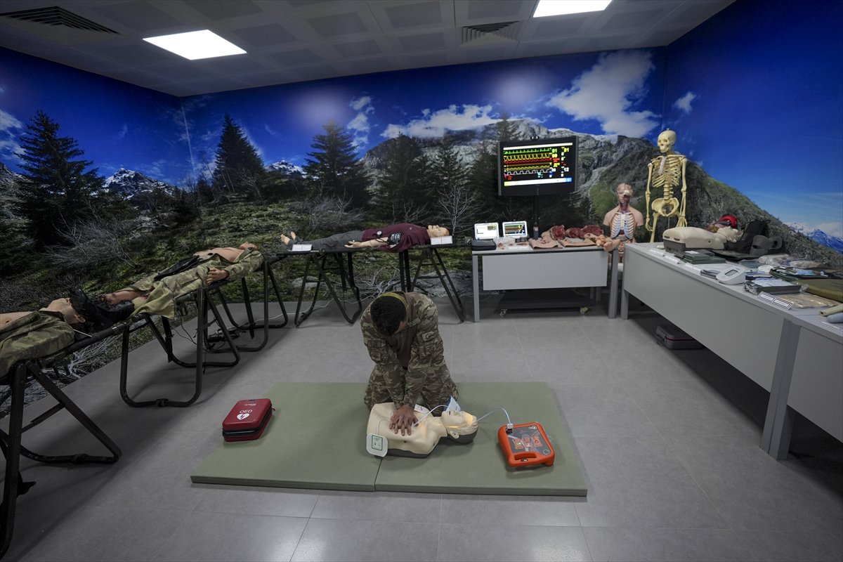 TSK'nın göz bebeği 'bordo bereliler' hayat kurtaran eğitimler alıyor