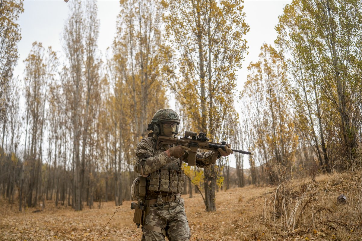 TSK'nın göz bebeği 'bordo bereliler' hayat kurtaran eğitimler alıyor