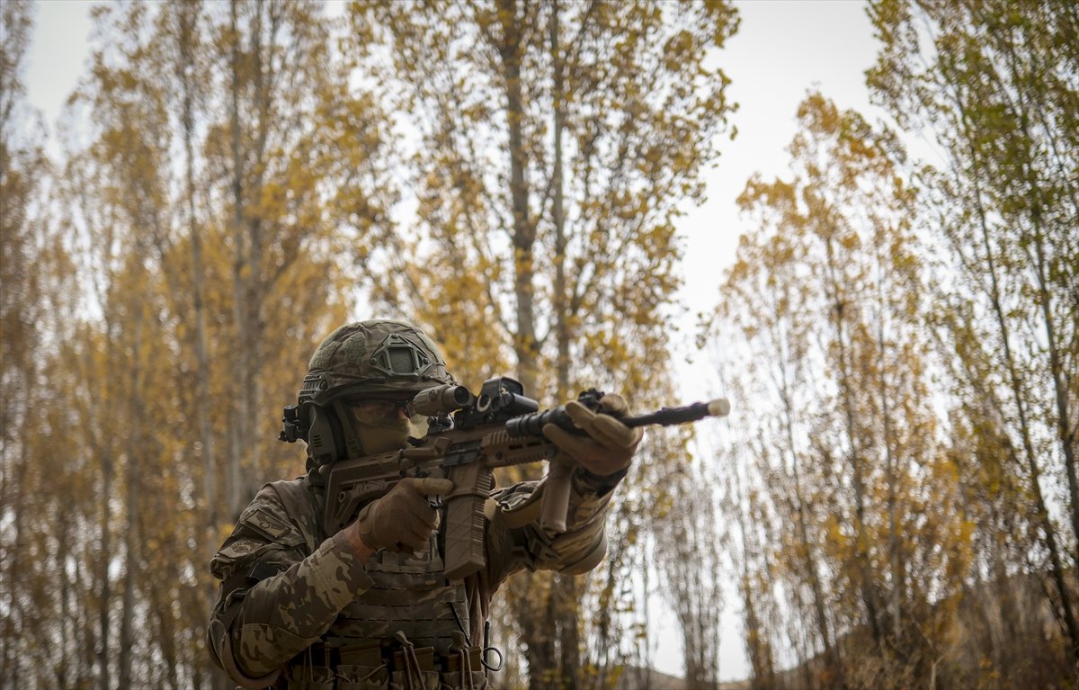 TSK'nın göz bebeği 'bordo bereliler' hayat kurtaran eğitimler alıyor