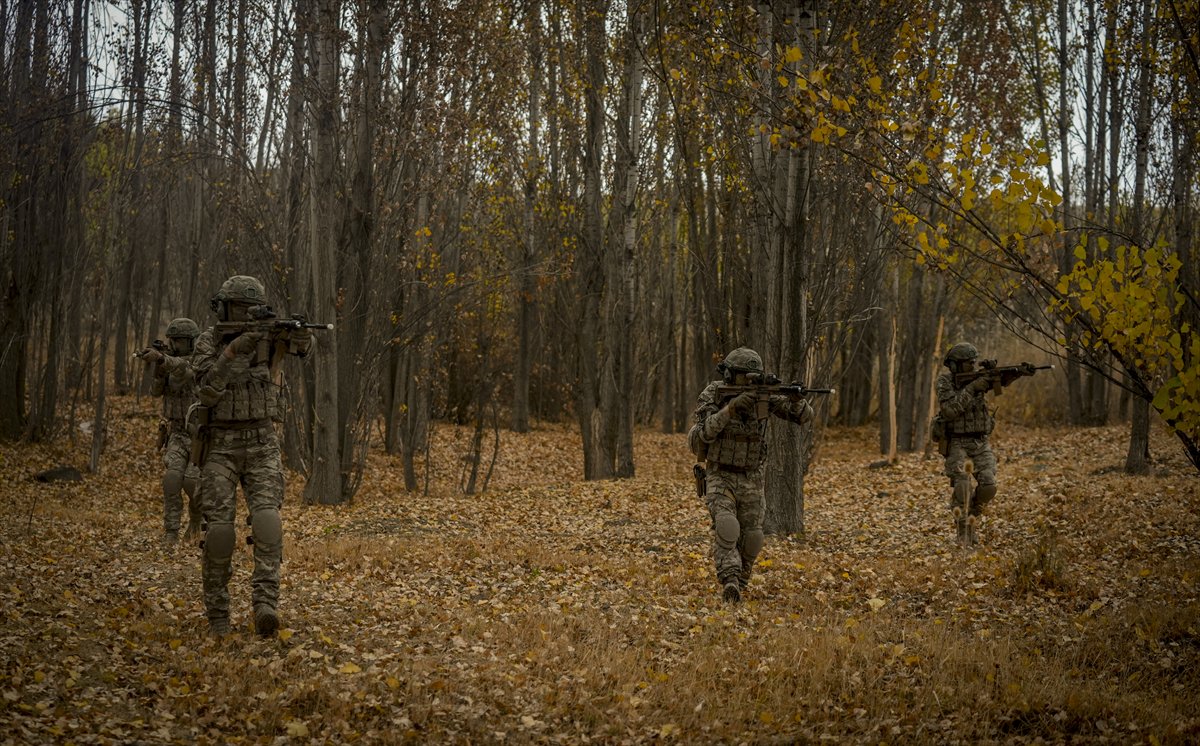TSK'nın göz bebeği 'bordo bereliler' hayat kurtaran eğitimler alıyor