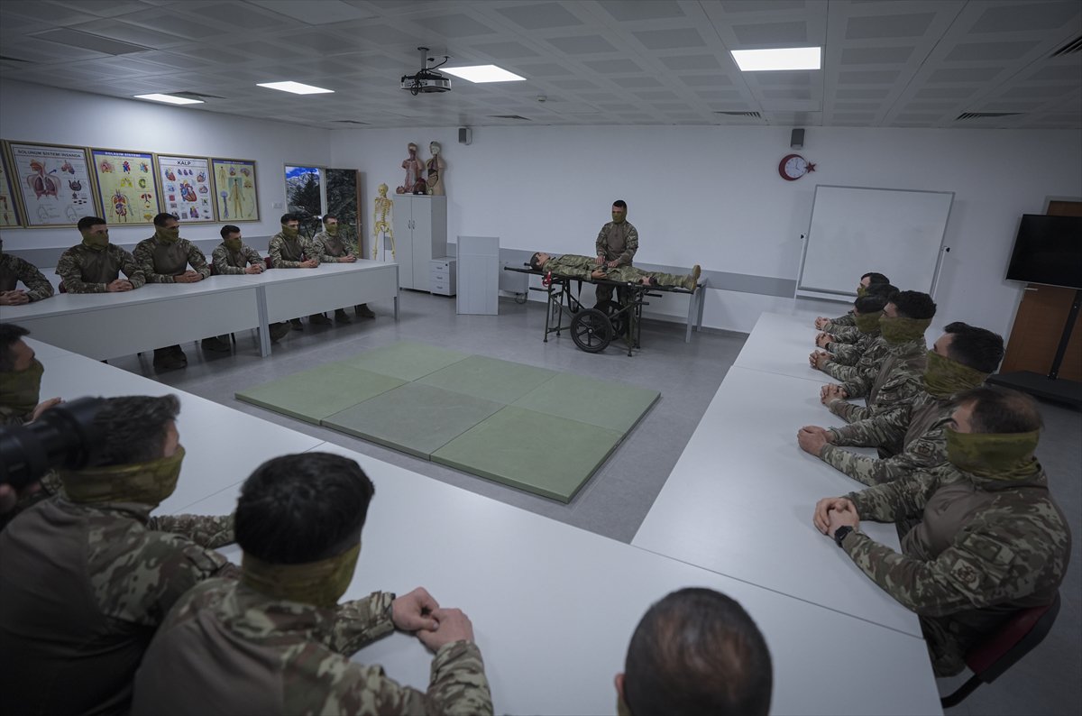 TSK'nın göz bebeği 'bordo bereliler' hayat kurtaran eğitimler alıyor