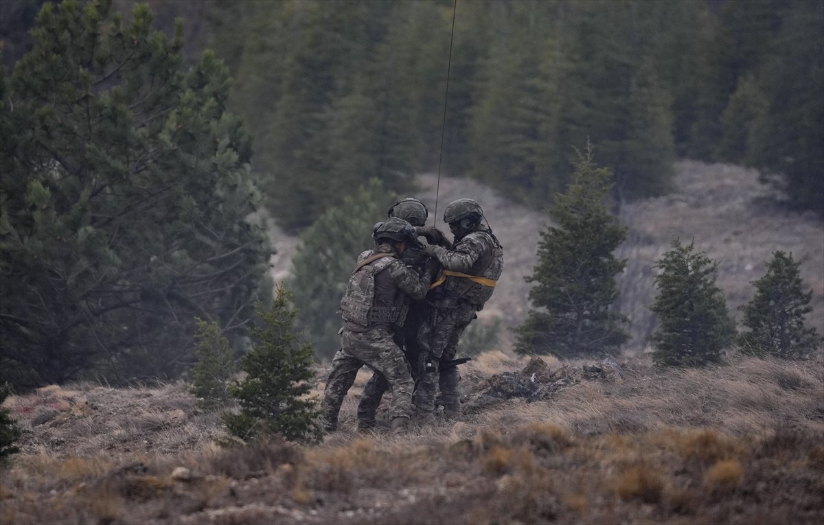 TSK'nın göz bebeği 'bordo bereliler' hayat kurtaran eğitimler alıyor