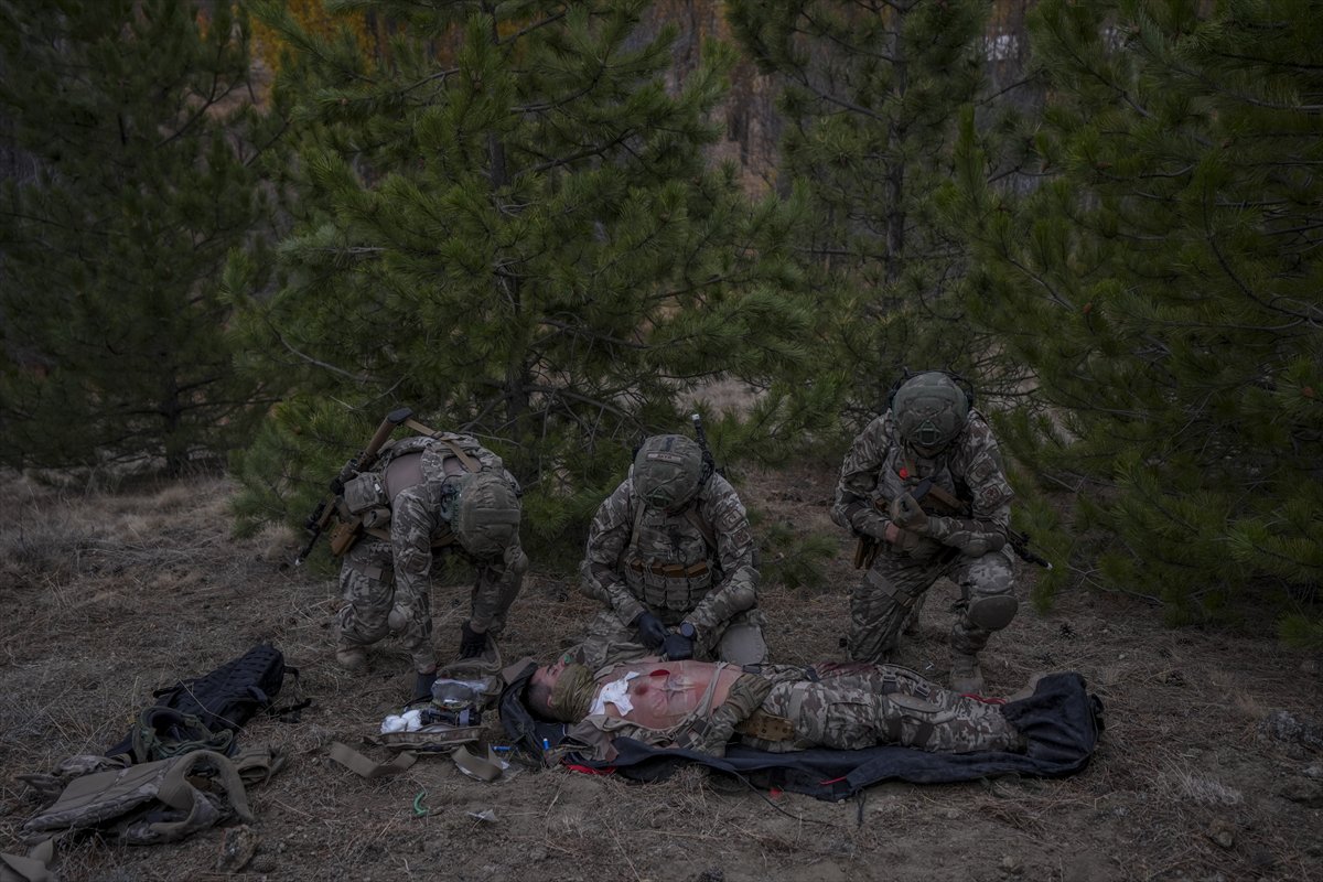 TSK'nın göz bebeği 'bordo bereliler' hayat kurtaran eğitimler alıyor