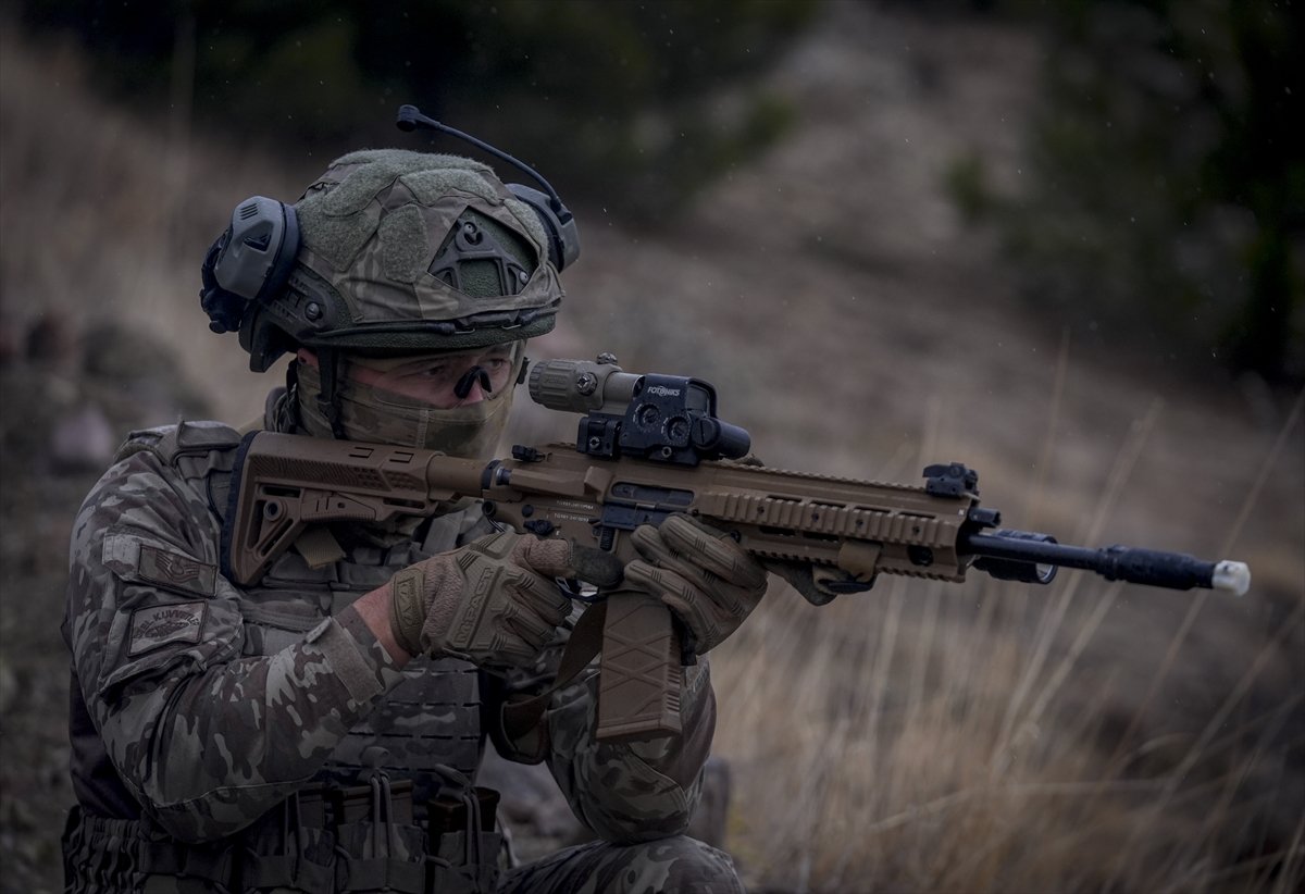 TSK'nın göz bebeği 'bordo bereliler' hayat kurtaran eğitimler alıyor