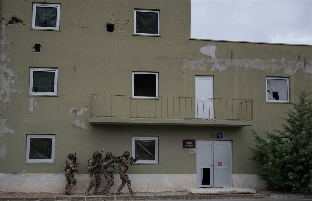 TSK'nın göz bebeği 'bordo bereliler' hayat kurtaran eğitimler alıyor