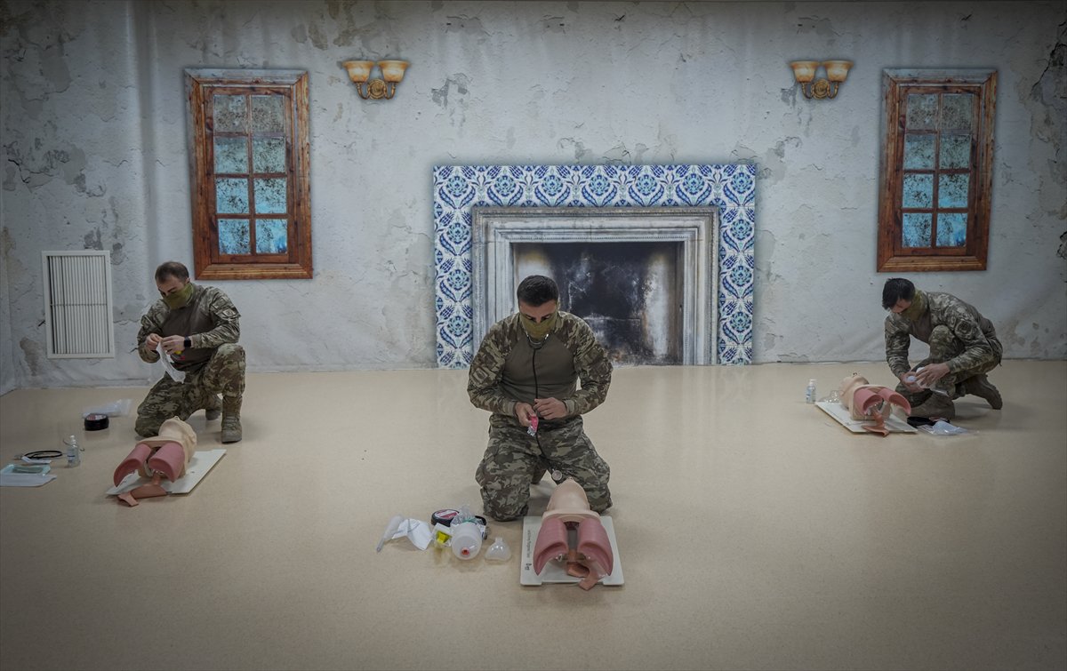 TSK'nın göz bebeği 'bordo bereliler' hayat kurtaran eğitimler alıyor