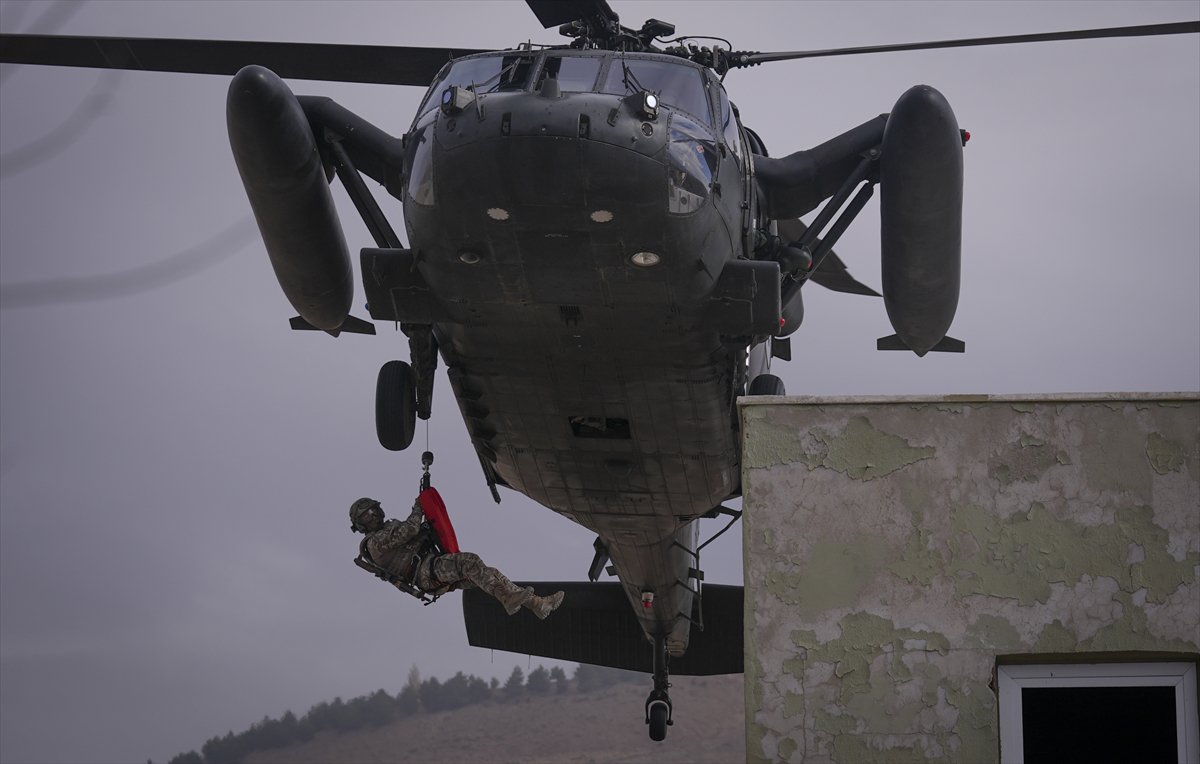 TSK'nın göz bebeği 'bordo bereliler' hayat kurtaran eğitimler alıyor