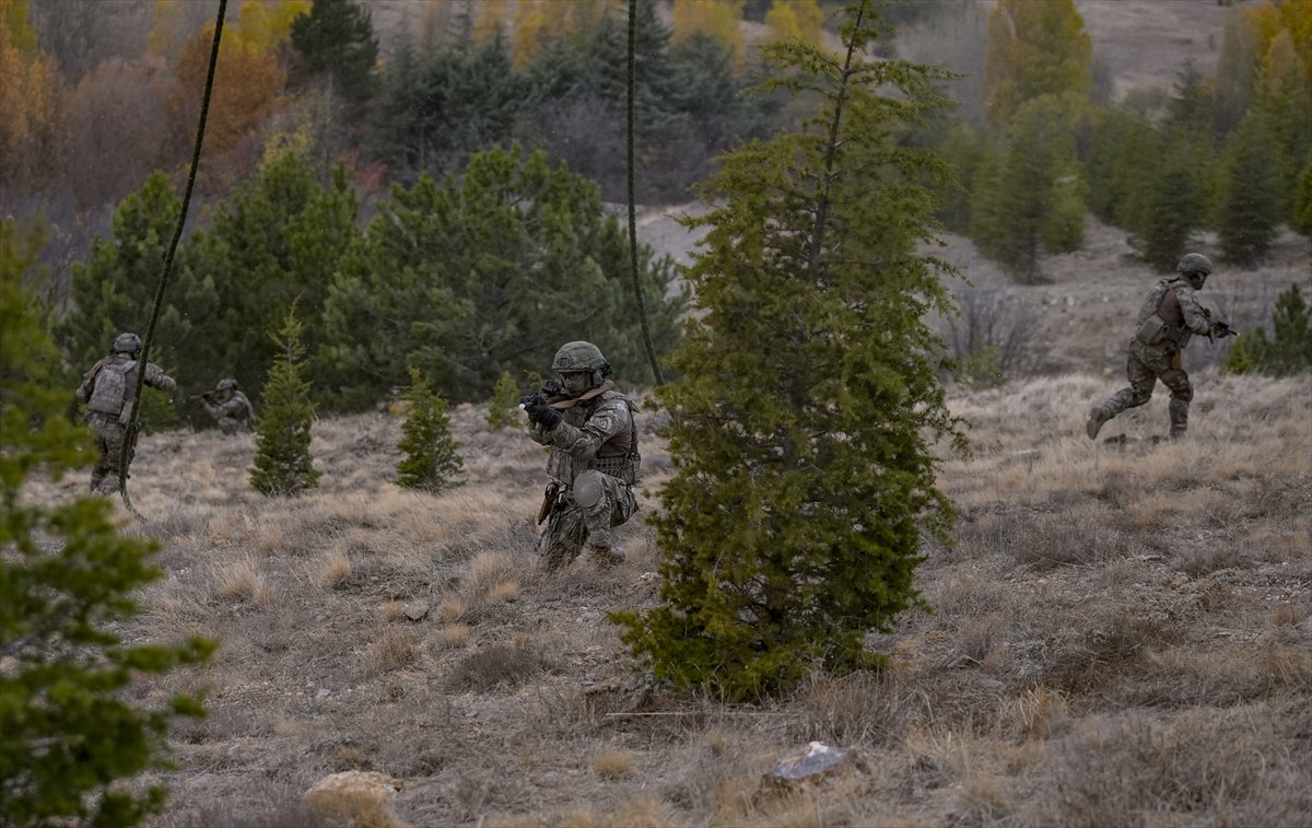 TSK'nın göz bebeği 'bordo bereliler' hayat kurtaran eğitimler alıyor