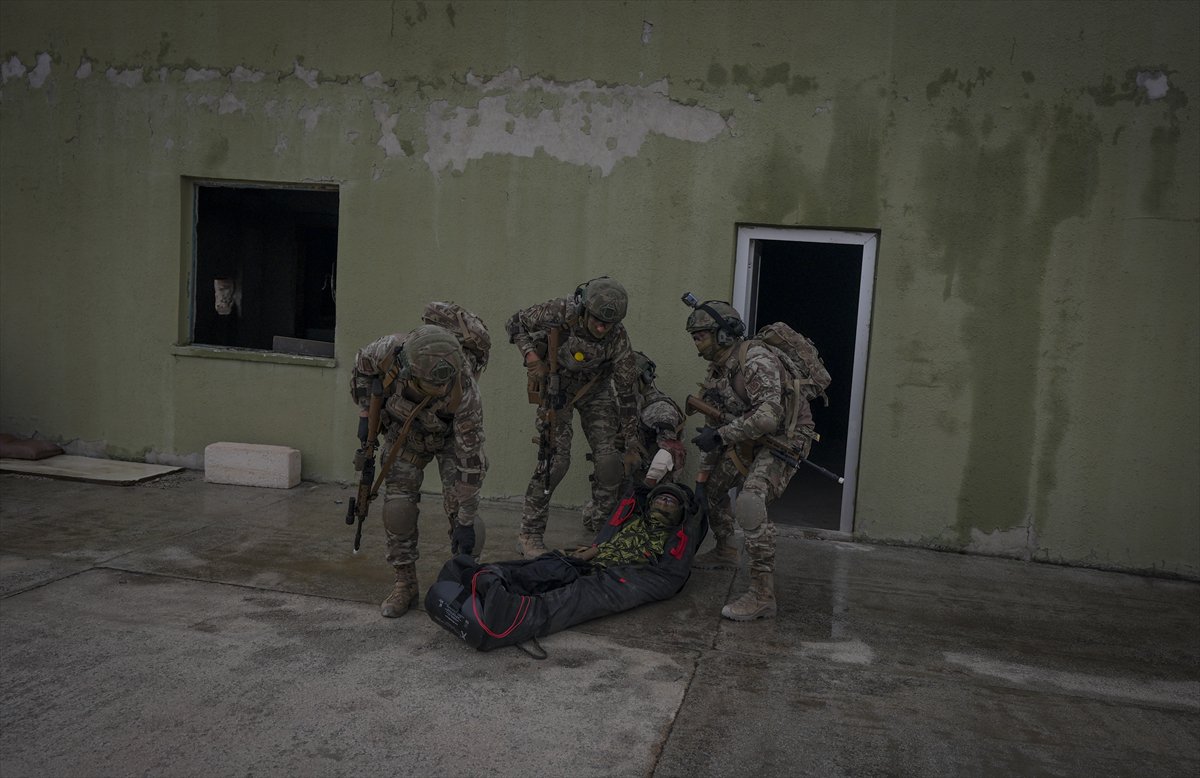 TSK'nın göz bebeği 'bordo bereliler' hayat kurtaran eğitimler alıyor
