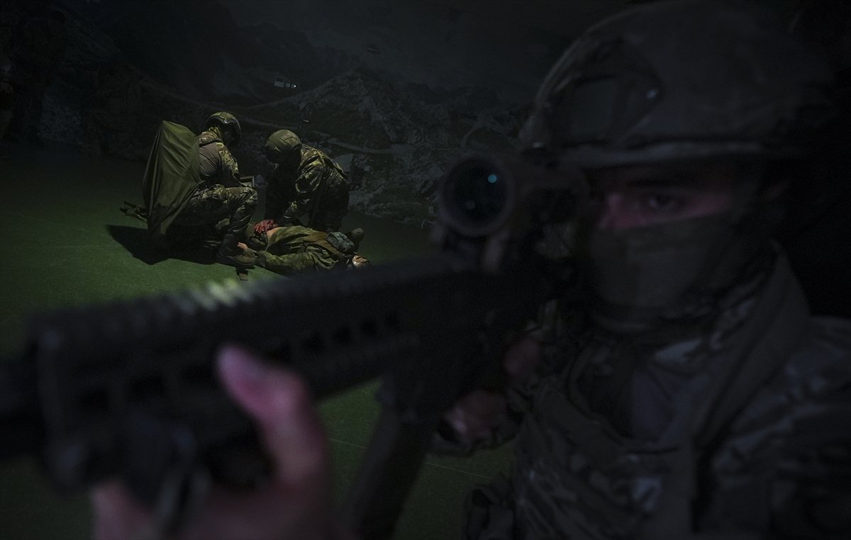 TSK'nın göz bebeği 'bordo bereliler' hayat kurtaran eğitimler alıyor