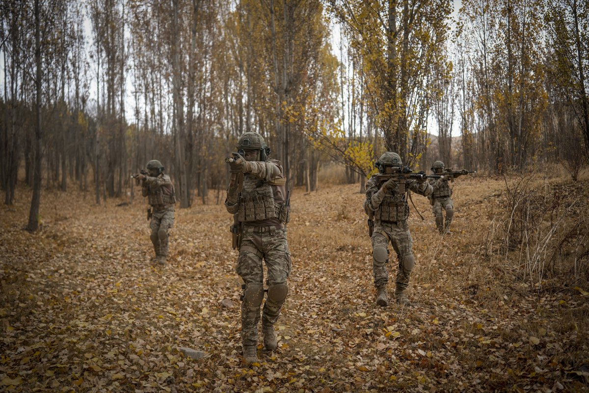 TSK'nın göz bebeği 'bordo bereliler' hayat kurtaran eğitimler alıyor