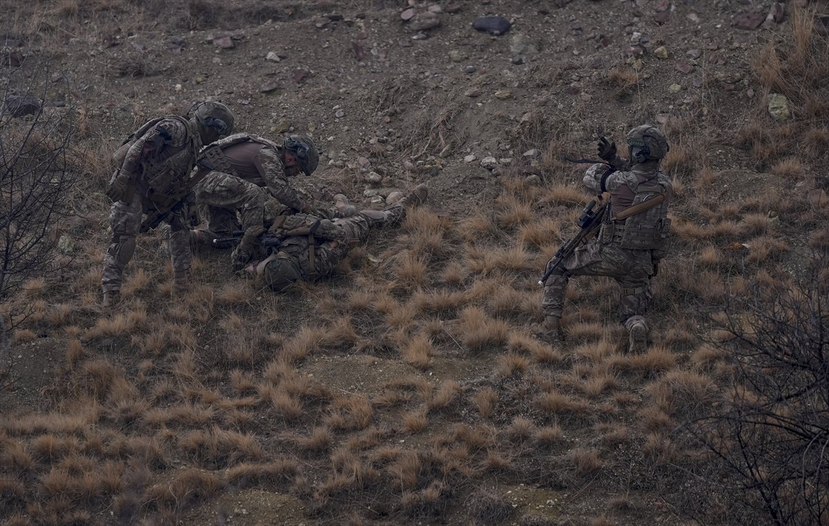 TSK'nın göz bebeği 'bordo bereliler' hayat kurtaran eğitimler alıyor