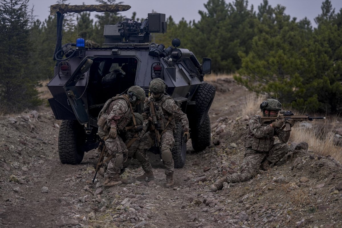 TSK'nın göz bebeği 'bordo bereliler' hayat kurtaran eğitimler alıyor