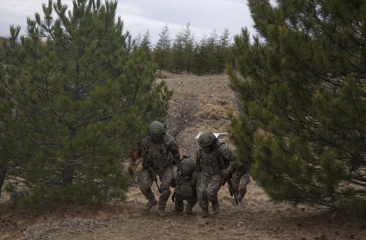 TSK'nın göz bebeği 'bordo bereliler' hayat kurtaran eğitimler alıyor
