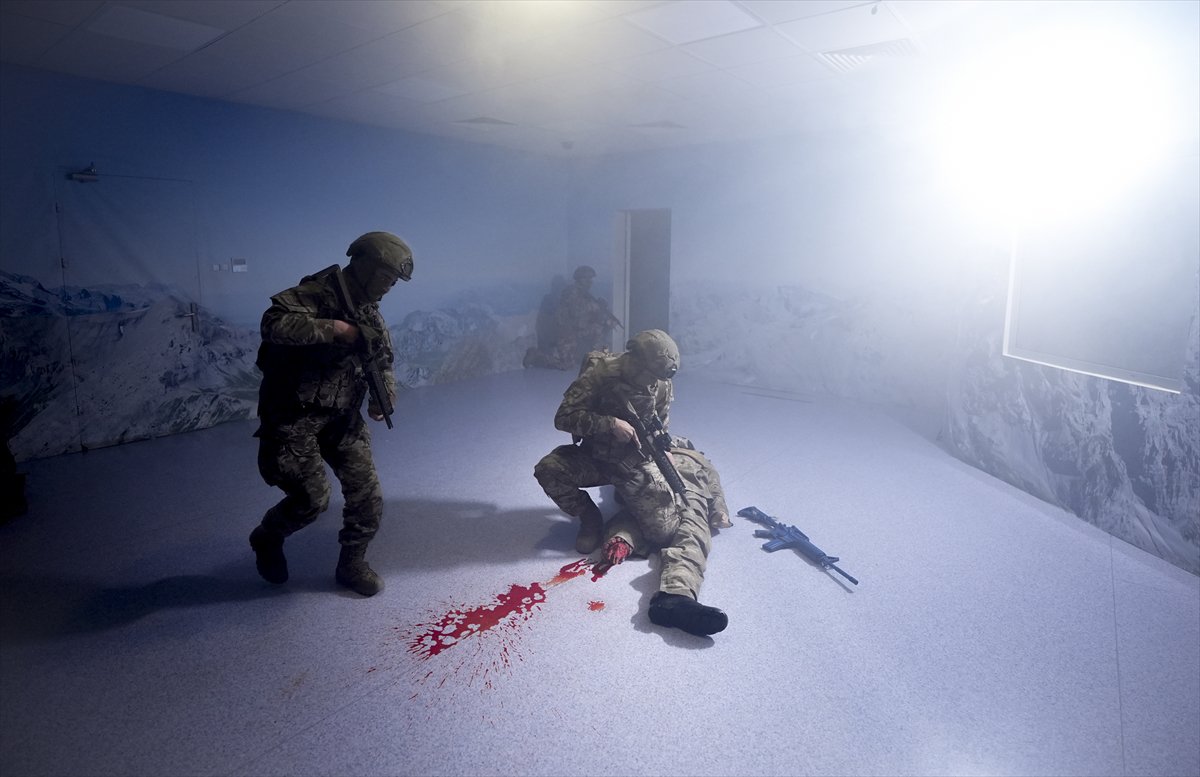 TSK'nın göz bebeği 'bordo bereliler' hayat kurtaran eğitimler alıyor