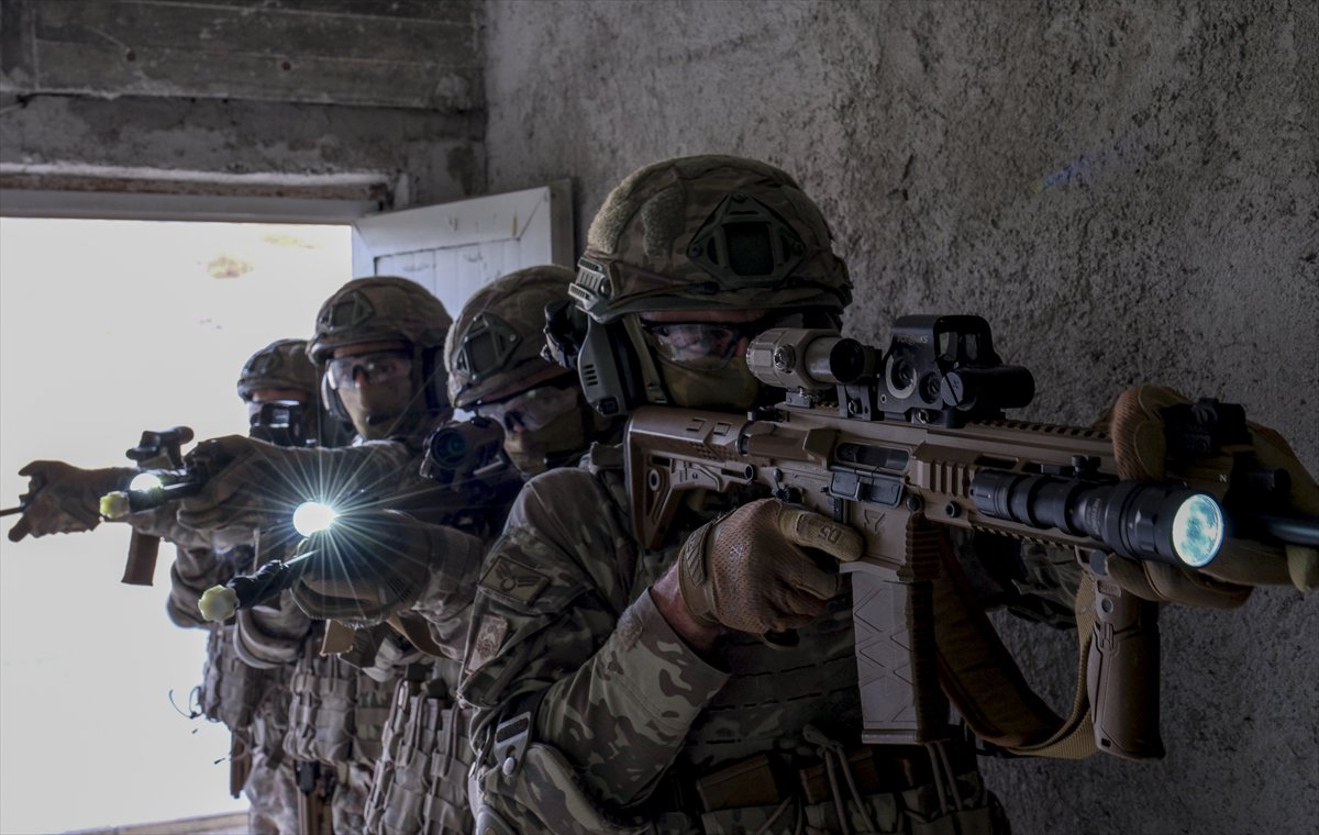 TSK'nın göz bebeği 'bordo bereliler' hayat kurtaran eğitimler alıyor