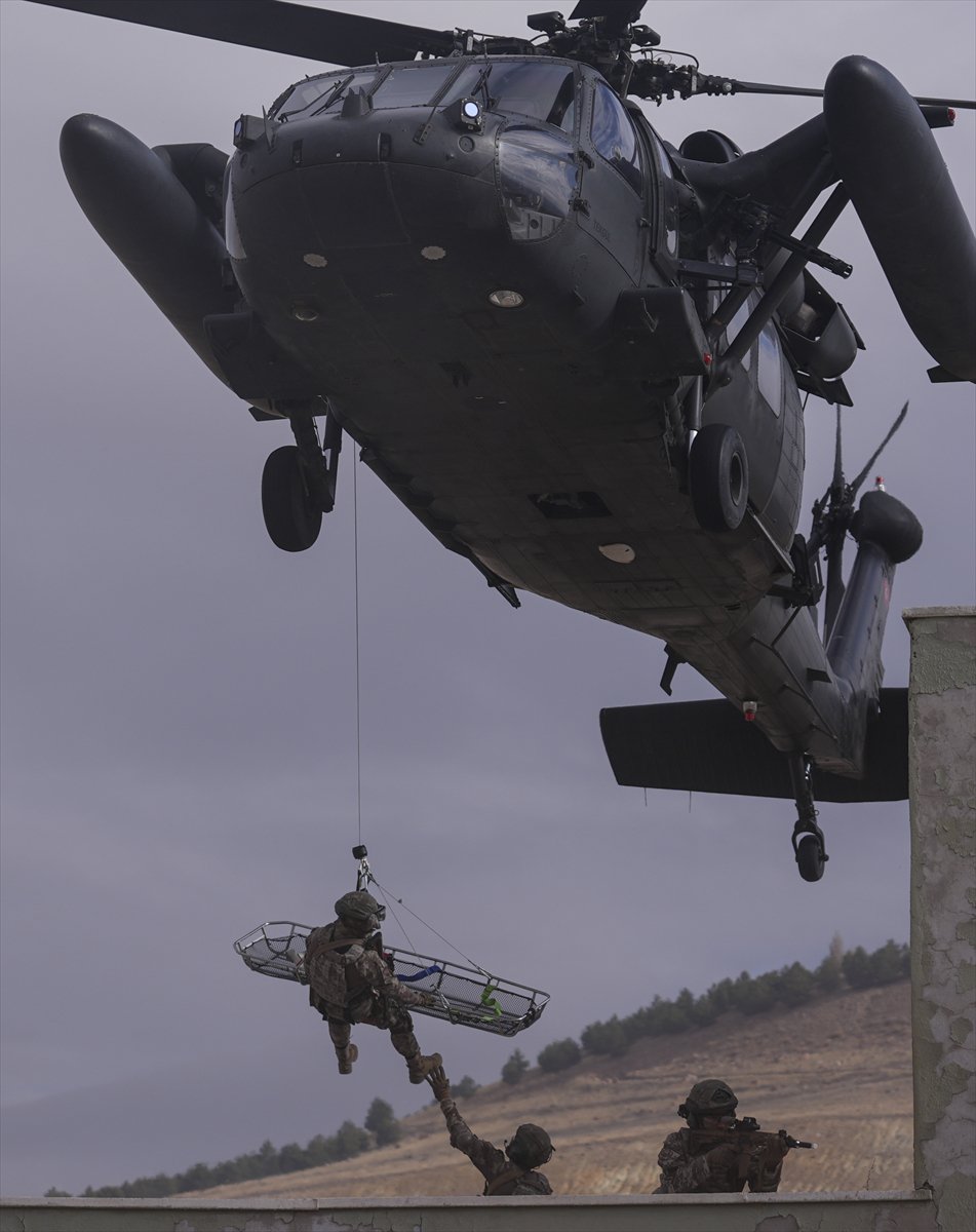 TSK'nın göz bebeği 'bordo bereliler' hayat kurtaran eğitimler alıyor