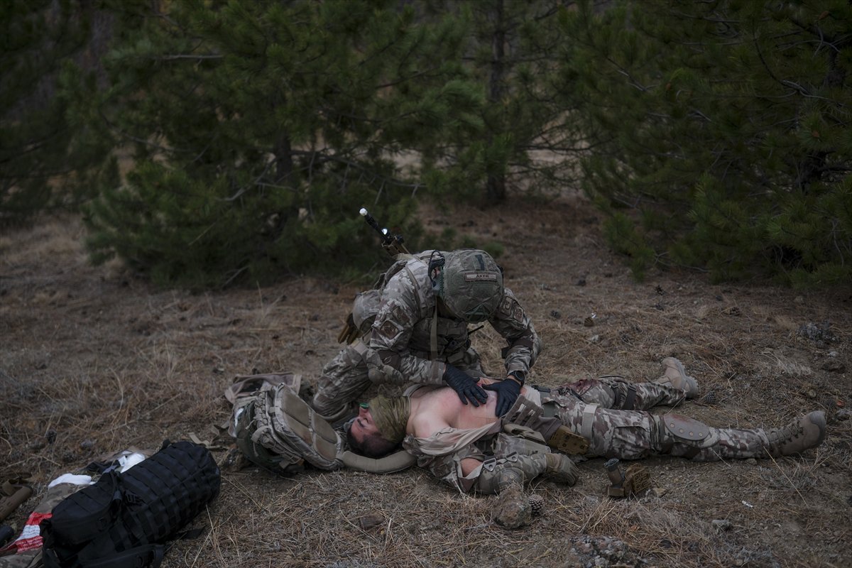 TSK'nın göz bebeği 'bordo bereliler' hayat kurtaran eğitimler alıyor