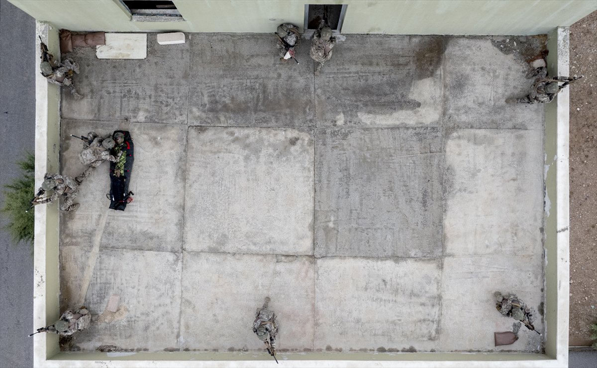 TSK'nın göz bebeği 'bordo bereliler' hayat kurtaran eğitimler alıyor