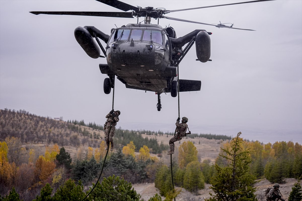 TSK'nın göz bebeği 'bordo bereliler' hayat kurtaran eğitimler alıyor