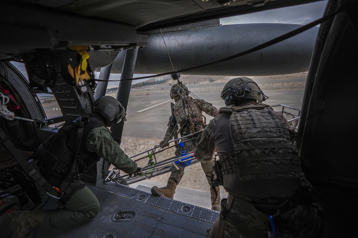 TSK'nın göz bebeği 'bordo bereliler' hayat kurtaran eğitimler alıyor