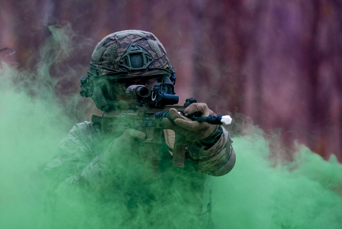 TSK'nın göz bebeği 'bordo bereliler' hayat kurtaran eğitimler alıyor