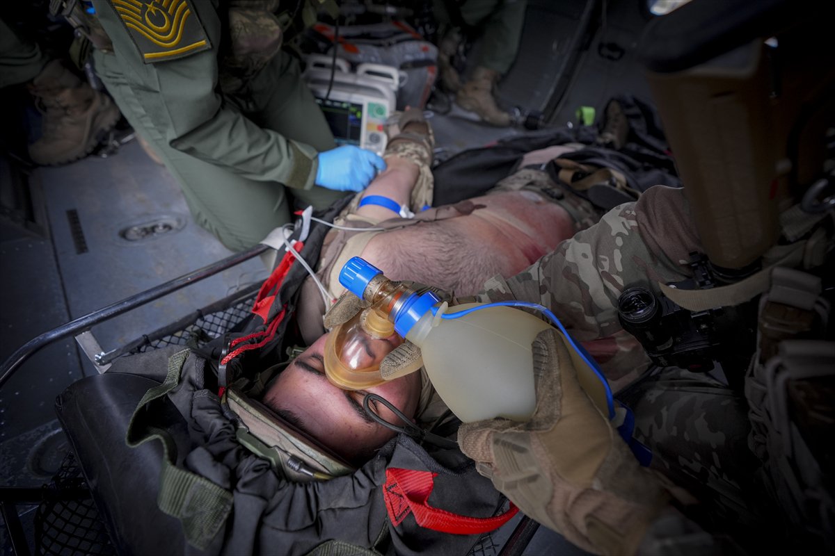 TSK'nın göz bebeği 'bordo bereliler' hayat kurtaran eğitimler alıyor