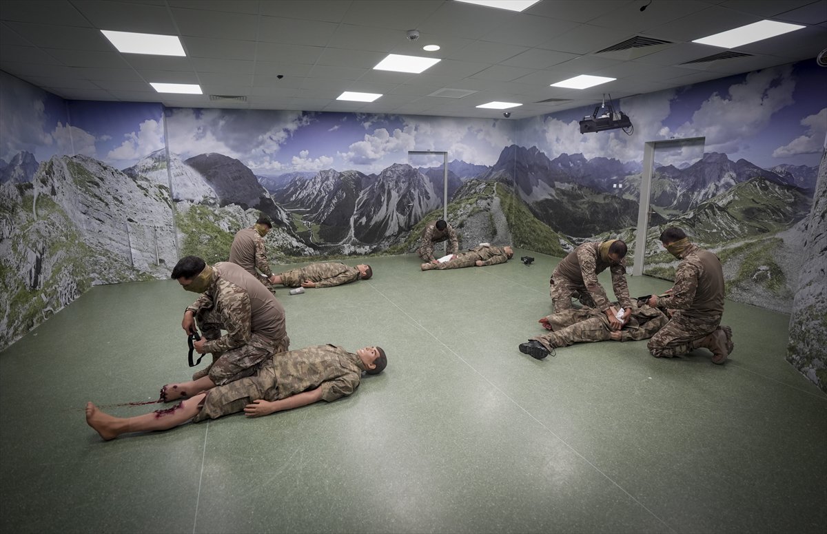 TSK'nın göz bebeği 'bordo bereliler' hayat kurtaran eğitimler alıyor