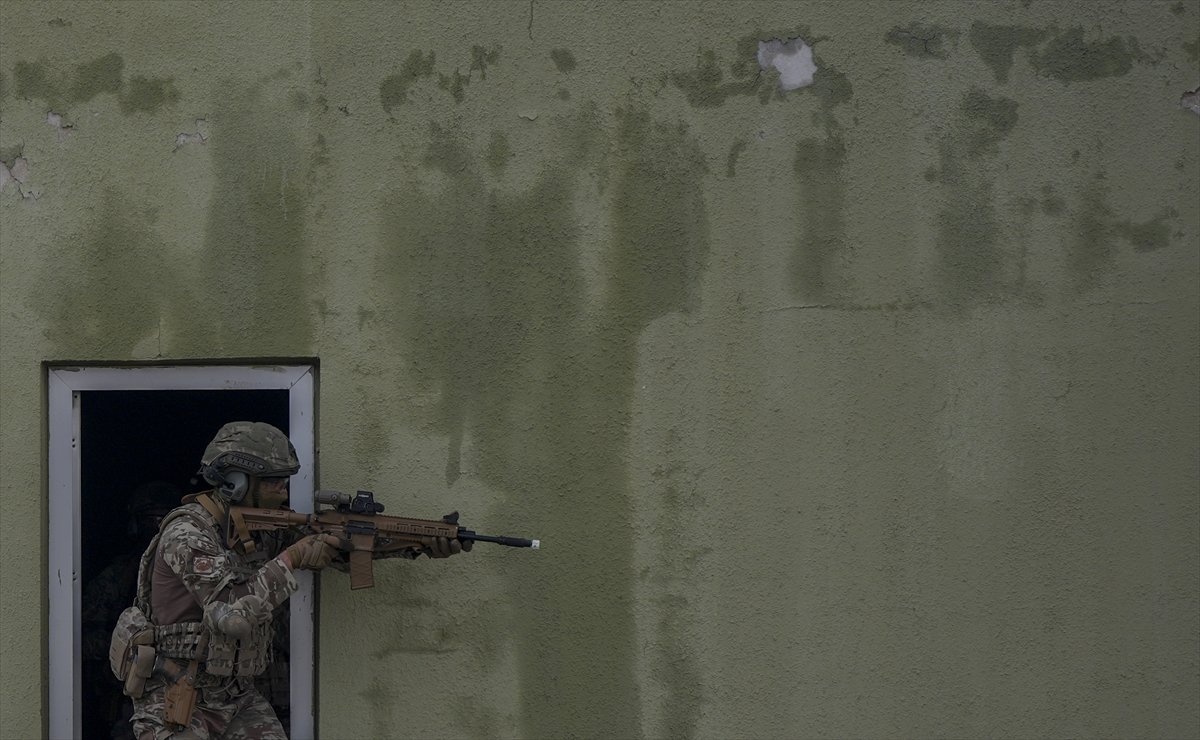 TSK'nın göz bebeği 'bordo bereliler' hayat kurtaran eğitimler alıyor