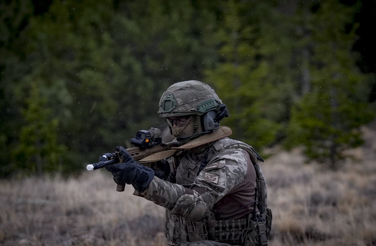 TSK'nın göz bebeği 'bordo bereliler' hayat kurtaran eğitimler alıyor