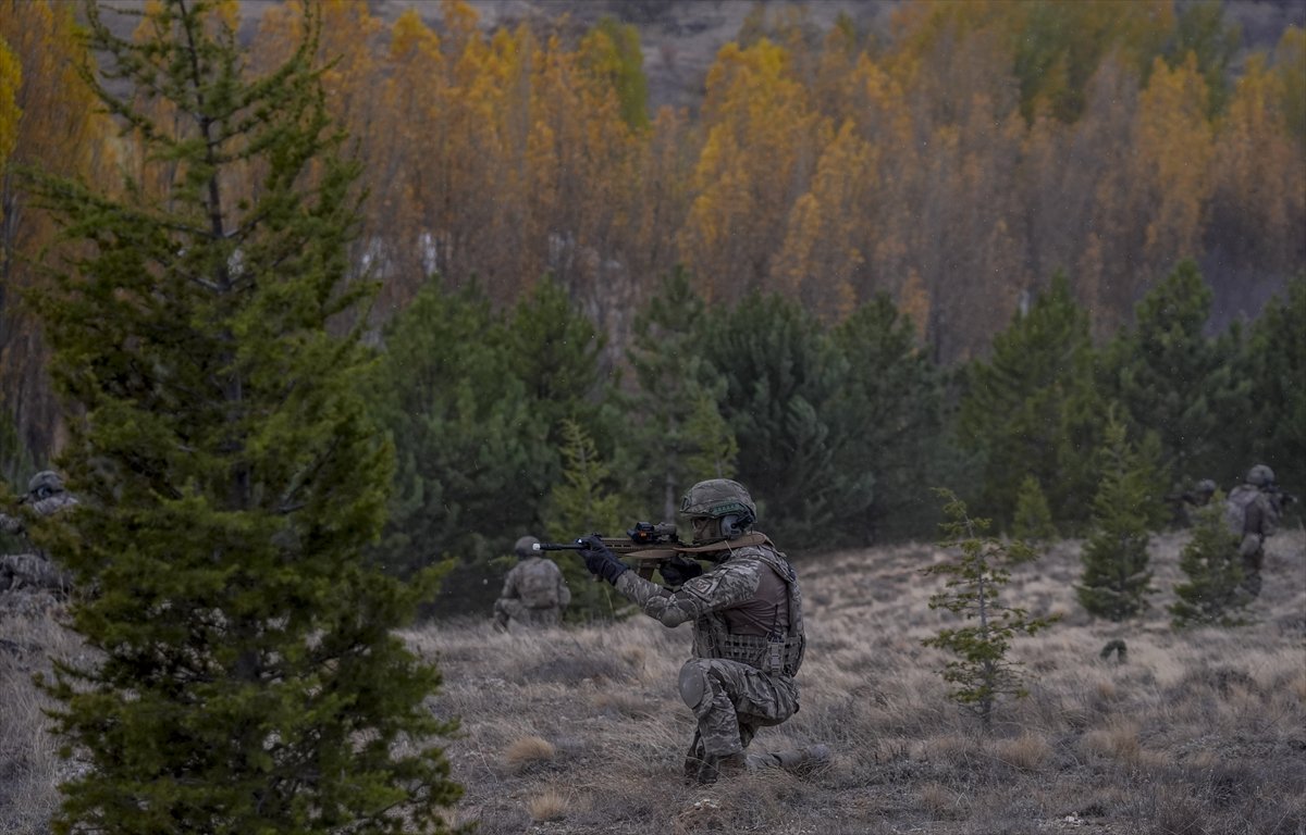 TSK'nın göz bebeği 'bordo bereliler' hayat kurtaran eğitimler alıyor