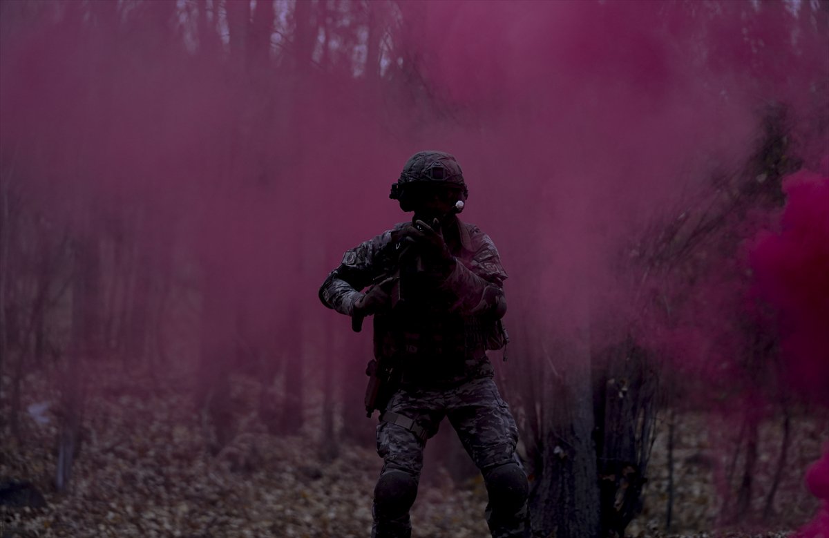 TSK'nın göz bebeği 'bordo bereliler' hayat kurtaran eğitimler alıyor