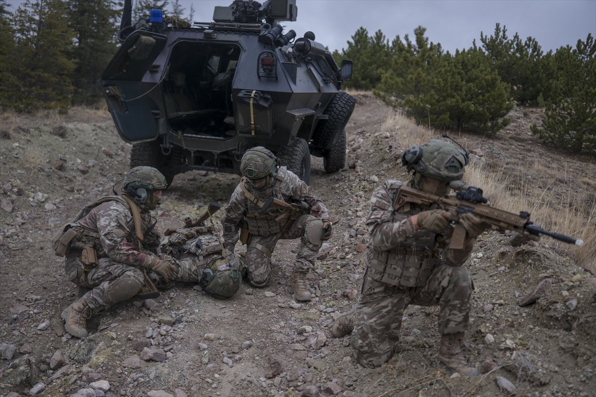 TSK'nın göz bebeği 'bordo bereliler' hayat kurtaran eğitimler alıyor