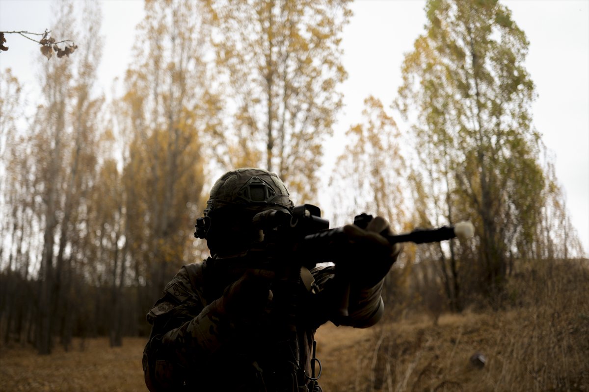 TSK'nın göz bebeği 'bordo bereliler' hayat kurtaran eğitimler alıyor
