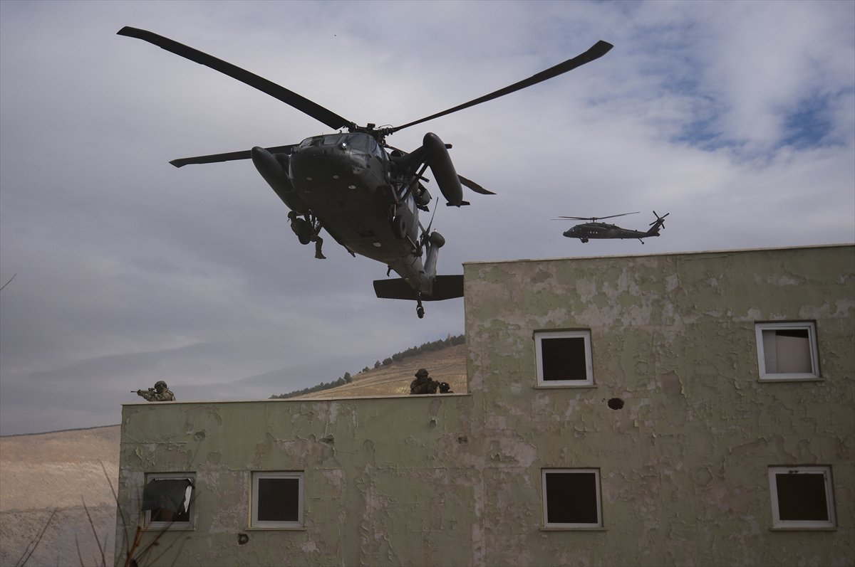 TSK'nın göz bebeği 'bordo bereliler' hayat kurtaran eğitimler alıyor