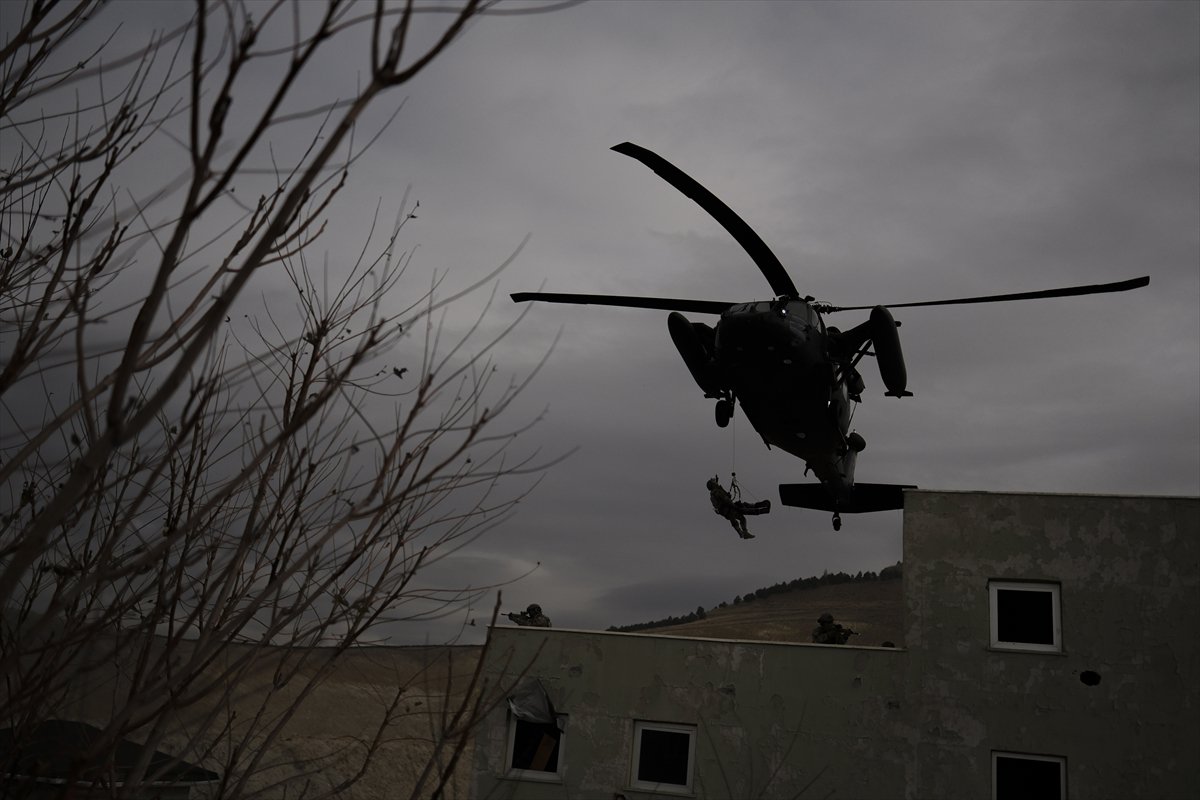 TSK'nın göz bebeği 'bordo bereliler' hayat kurtaran eğitimler alıyor