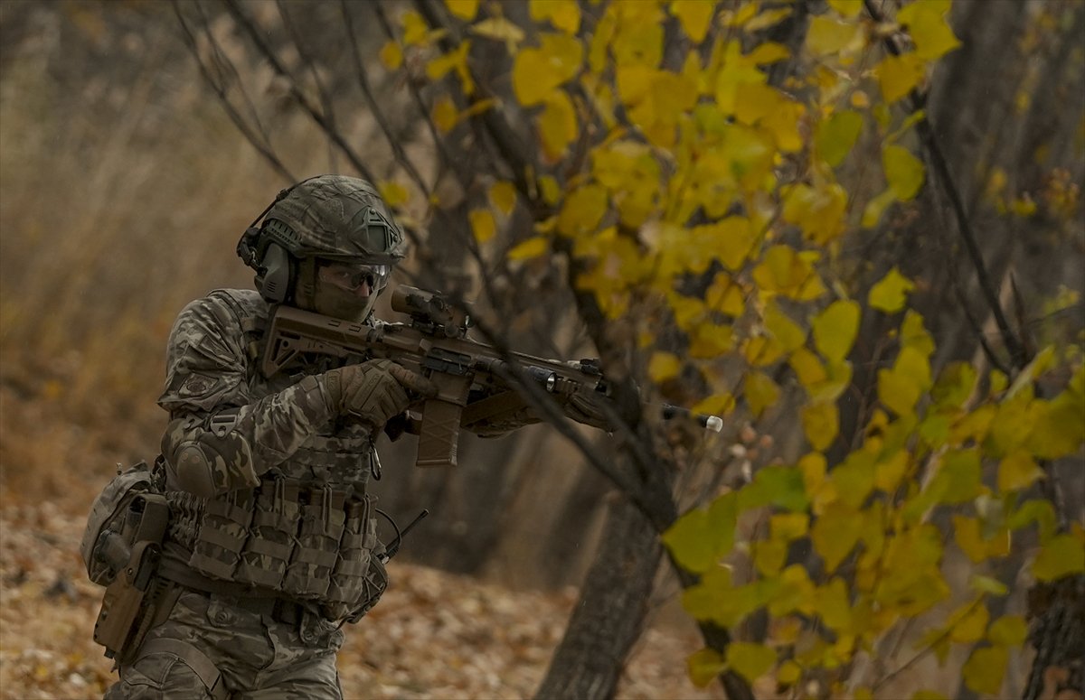 TSK'nın göz bebeği 'bordo bereliler' hayat kurtaran eğitimler alıyor