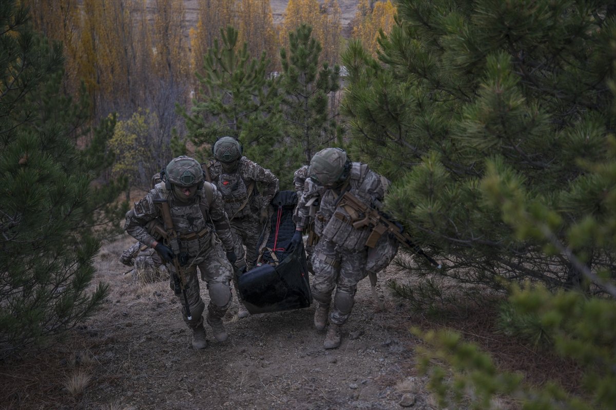 TSK'nın göz bebeği 'bordo bereliler' hayat kurtaran eğitimler alıyor
