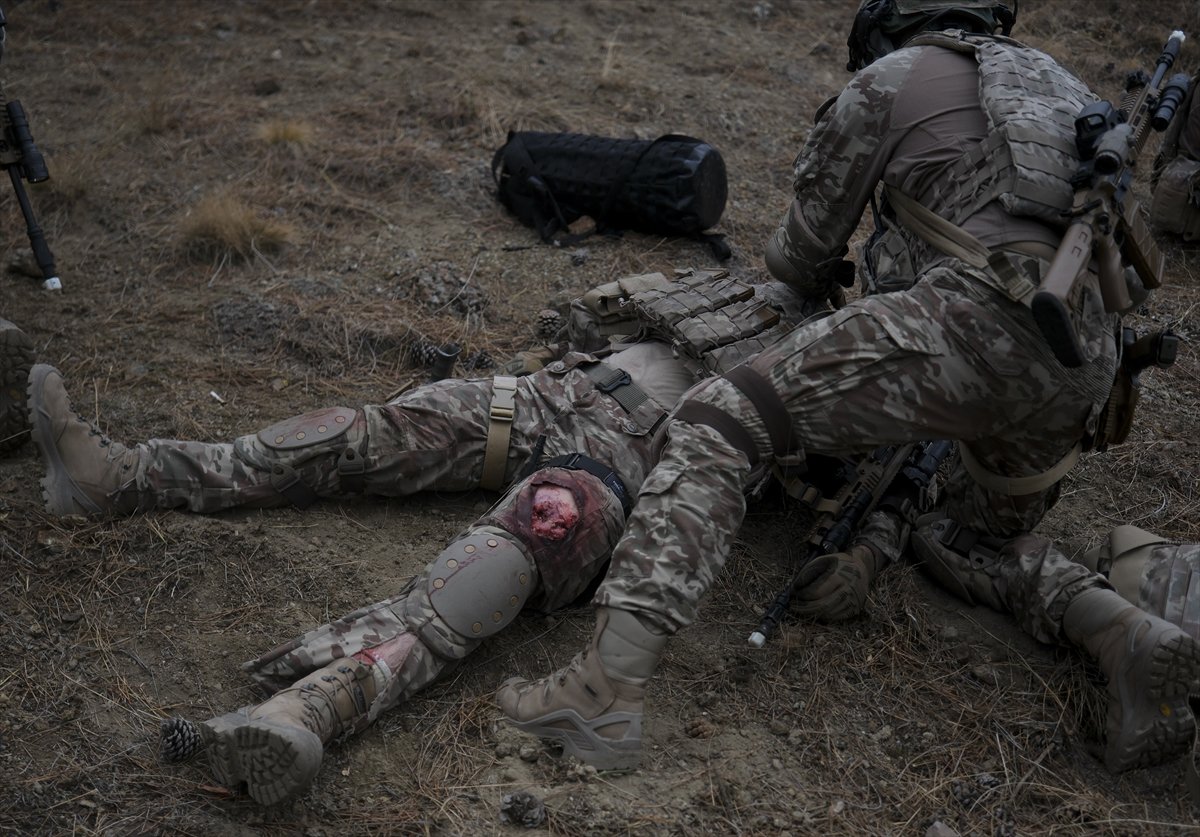 TSK'nın göz bebeği 'bordo bereliler' hayat kurtaran eğitimler alıyor