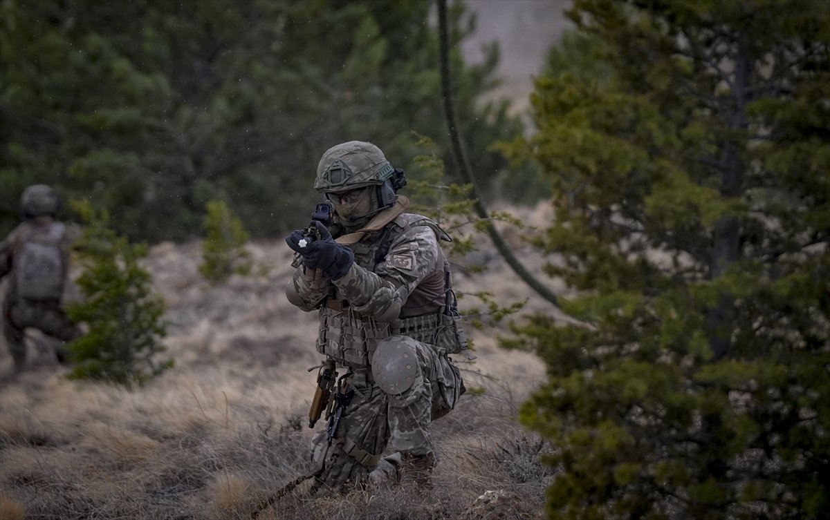 TSK'nın göz bebeği 'bordo bereliler' hayat kurtaran eğitimler alıyor